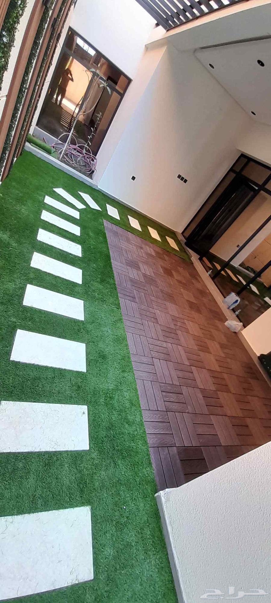 جلسات خارجية وتنسيق حدائق عشب صناعي خارجي وأشجار وباركيه ر64213916574849114