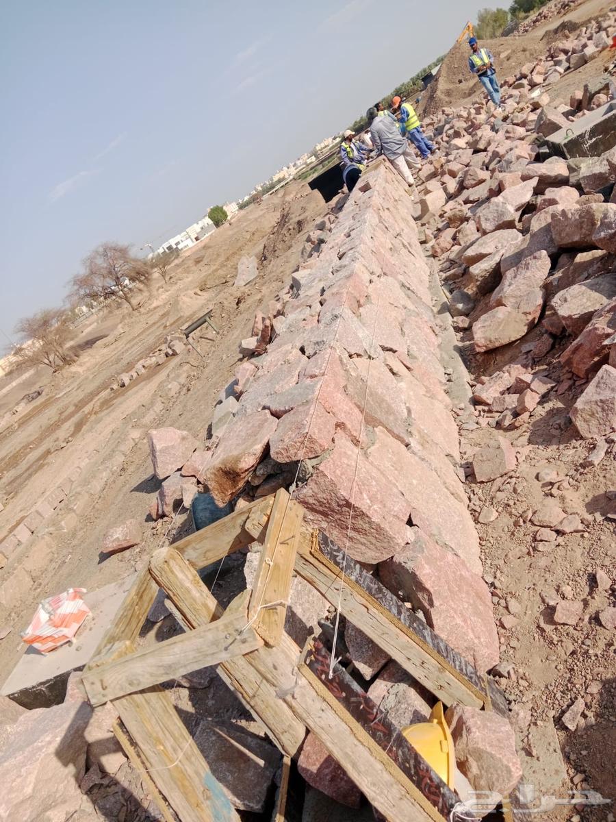 معلم حجر بجميع أنواعه ربراب تصريف سيول جدران ممرات64213062661635113