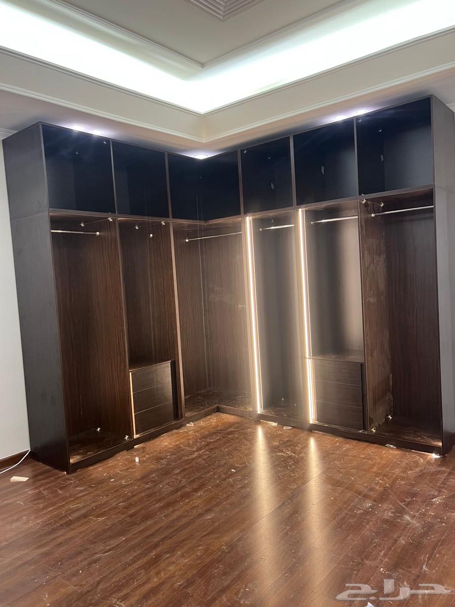 Custom Tailoring of Clothing According to Customer Request64214116782849110