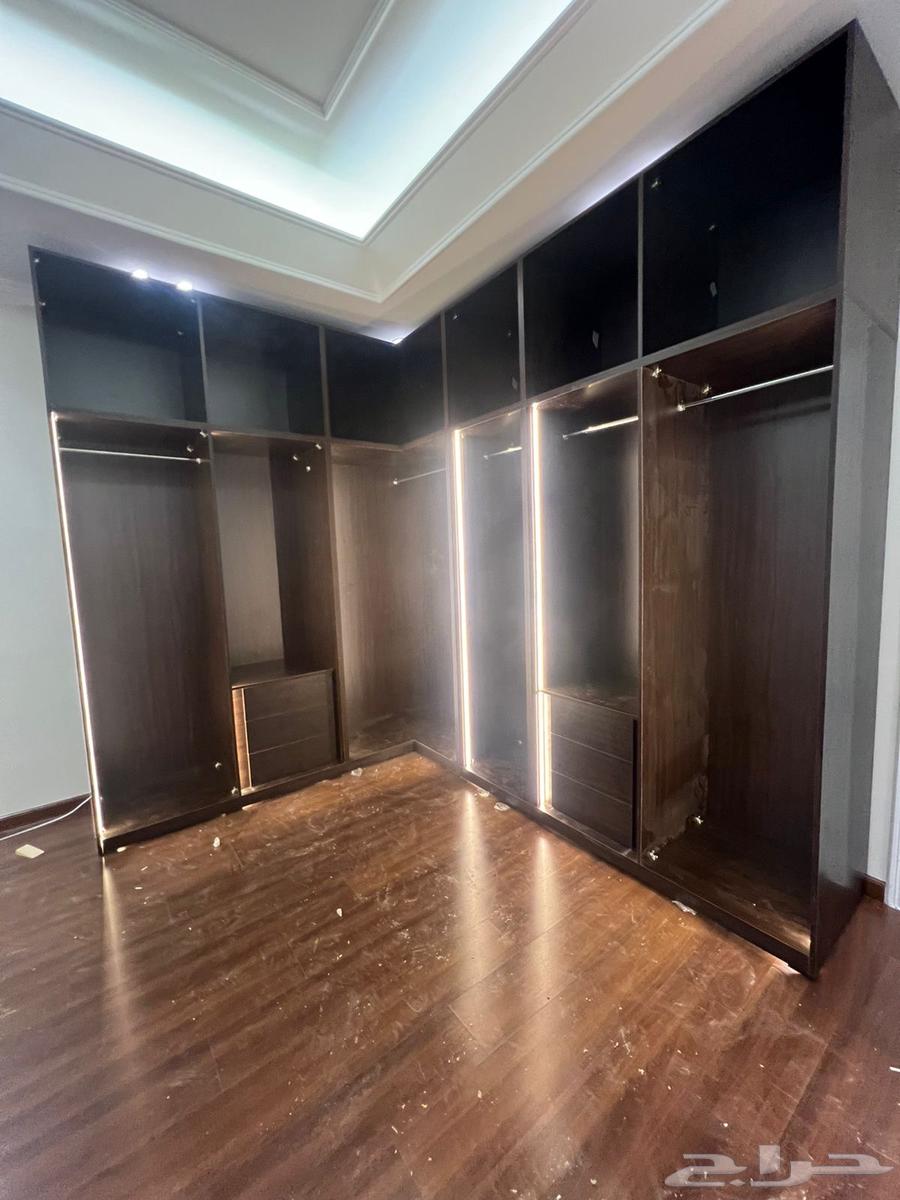 Custom Tailoring of Clothing According to Customer Request64214116782849111