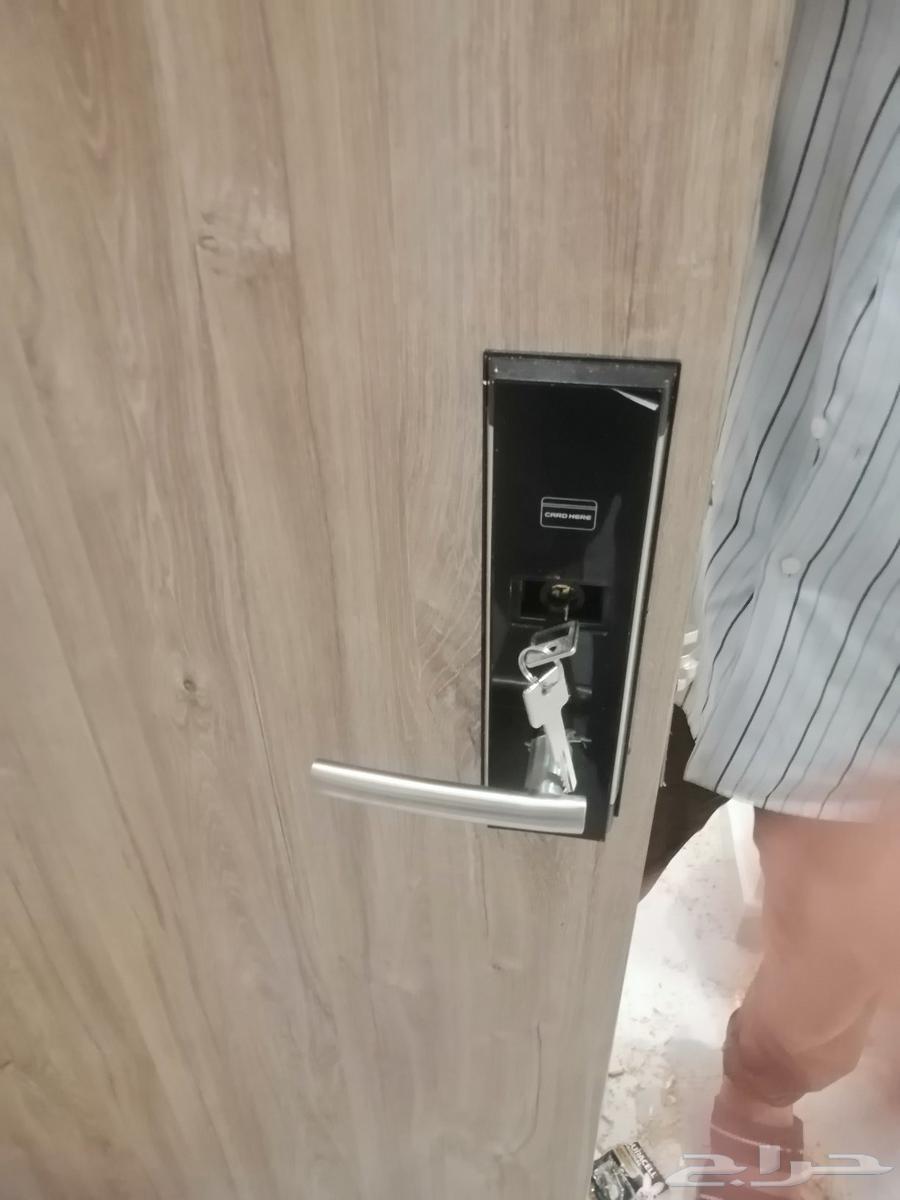 نجار أبواب64213480346241112