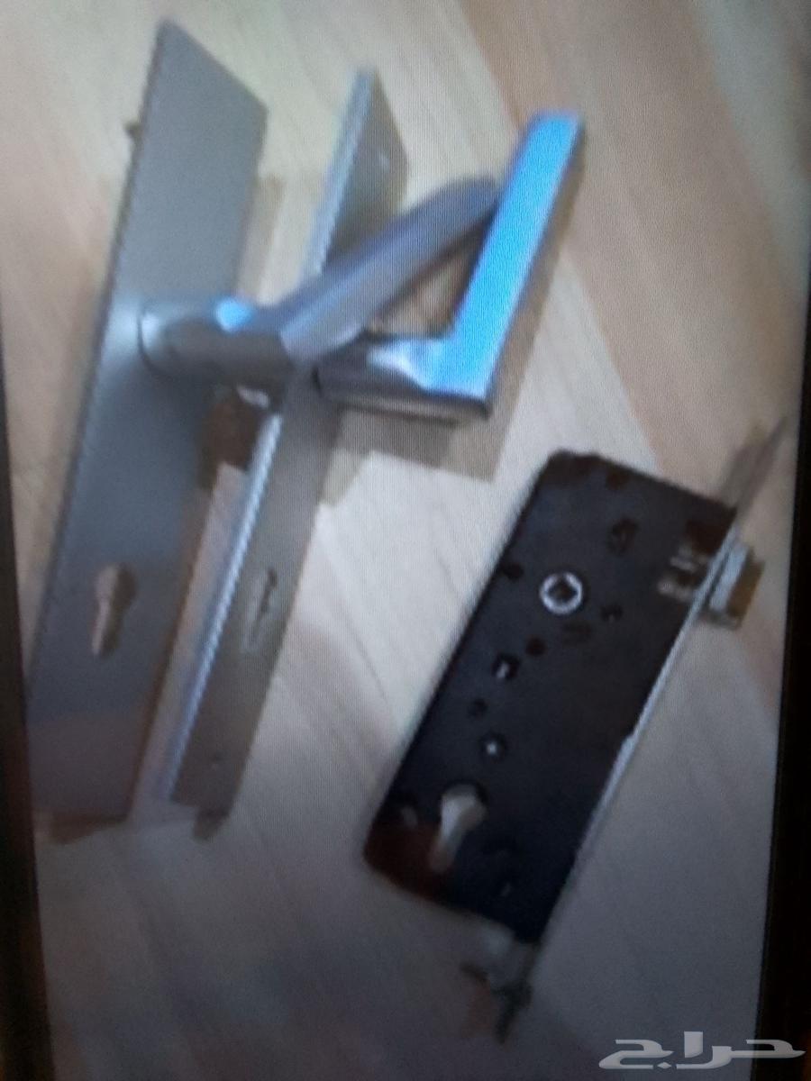 Carpenter in Makkah, door maintenance and installation of all types of electronic fingerprint locks64213062243073113