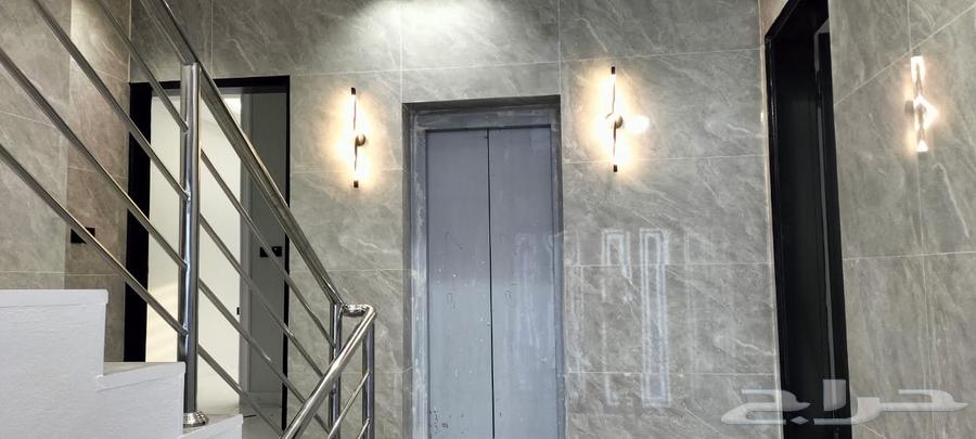 للبيع ادوار بمخطط 9 بمساحة 260 متر64207481968130111