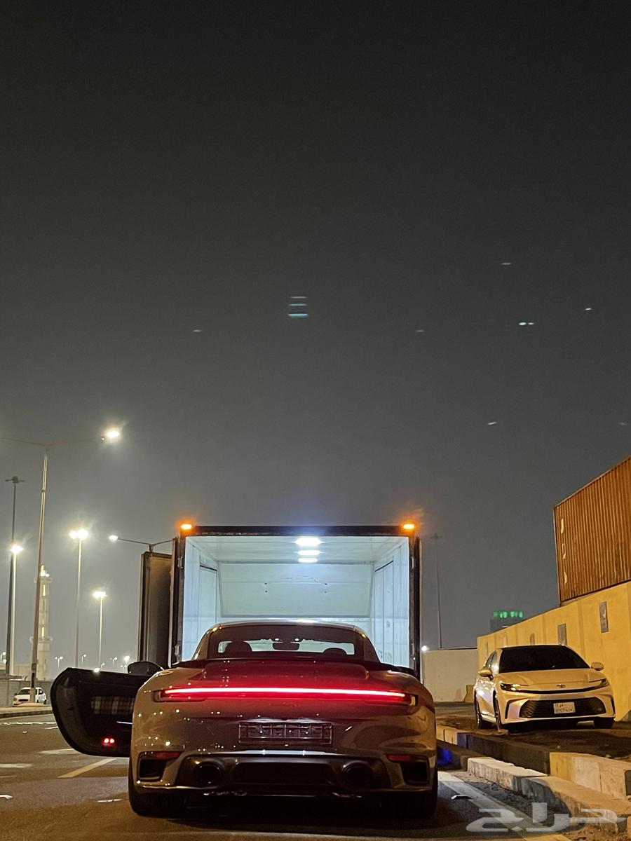 Fully enclosed flatbed64213915972867110