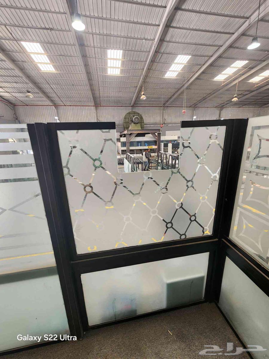 Glass and Aluminum Structures64216703044226112