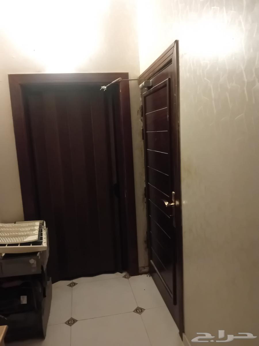 نجار ابواب صيانه وتعديل وتركيب وقص الأبواب وتركيب غرف النوم64213062914307110