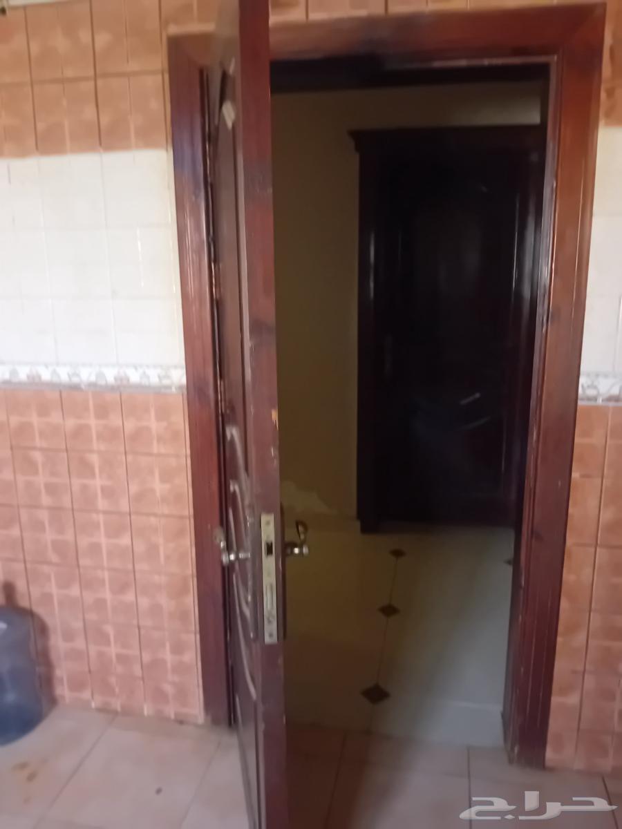 نجار ابواب صيانه وتعديل وتركيب وقص الأبواب وتركيب غرف النوم64213062914307113