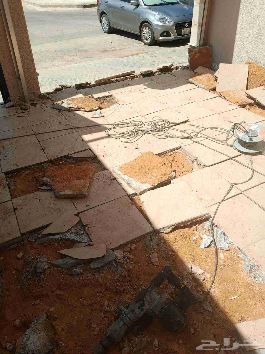 Workers for breaking tiles on walls of bathrooms, kitchens, rooms, and floors64213918762371112