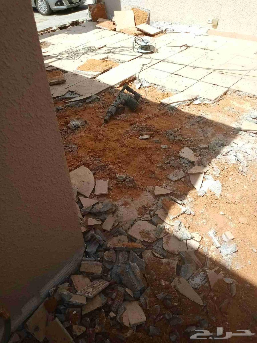 Workers for breaking tiles on walls of bathrooms, kitchens, rooms, and floors64213918762371111