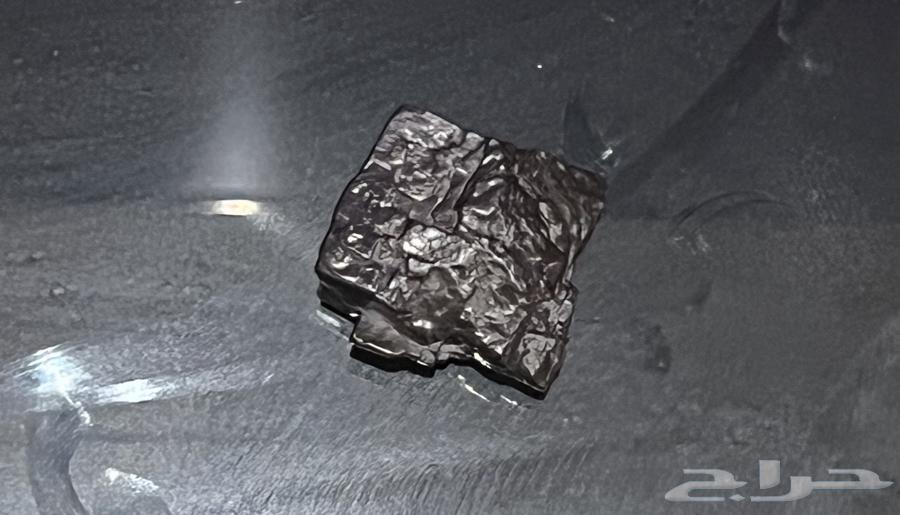 من النوادر حجر طبيعي نيزك اصلي مشروط للبيع64213699123330110