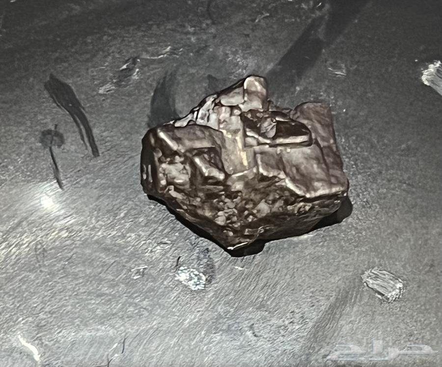 من النوادر حجر طبيعي نيزك اصلي مشروط للبيع64213699123330111