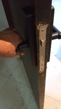 نجار فك وتركيب وصيانه ابواب وكوالين ودواليب متنقل بمكه64213059610882112