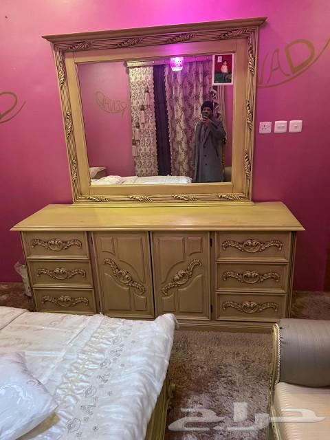 Furniture moving company with disassembly and assembly64213695461762112