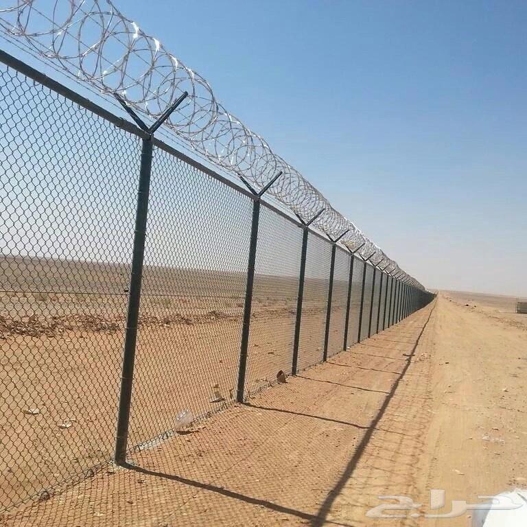 Installation of galvanized mesh for farms, reserves, and large land areas by type64214350080385114