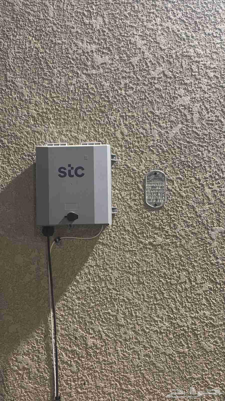 Internet technician for all networks, fiber optic and CAT 6 cable installation64213698547203114