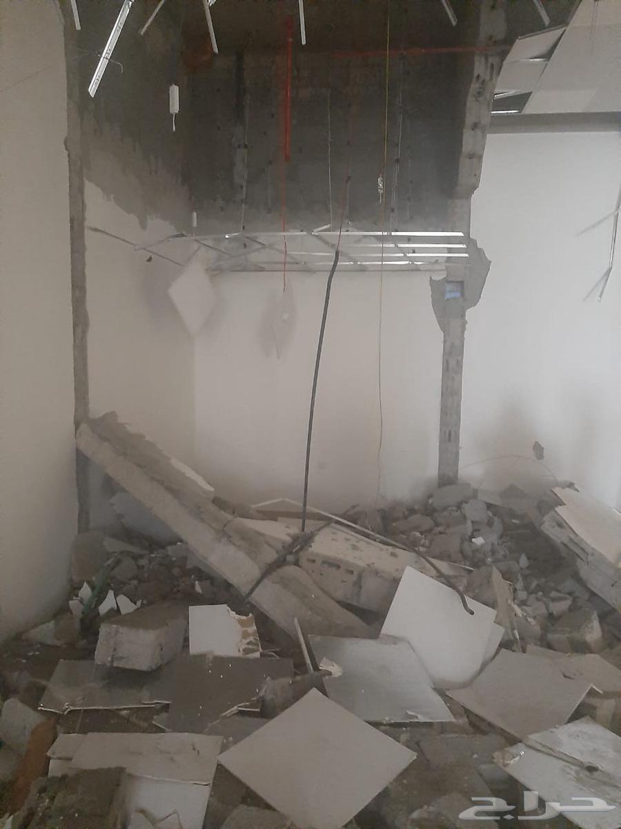 I am a building technician specializing in tile removal, plastering, ceramic installation, and repair of broken tiles.64214346836994114