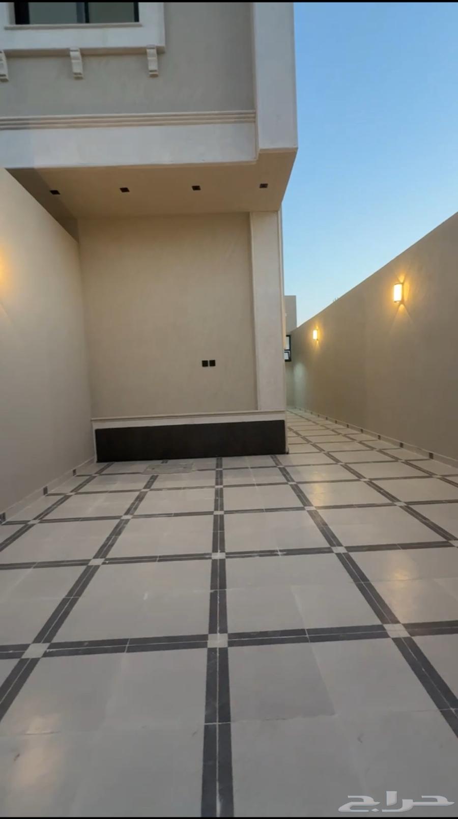 للبيع دور علوي مؤسس له شقة في السطح في نمار 302064225263364738111