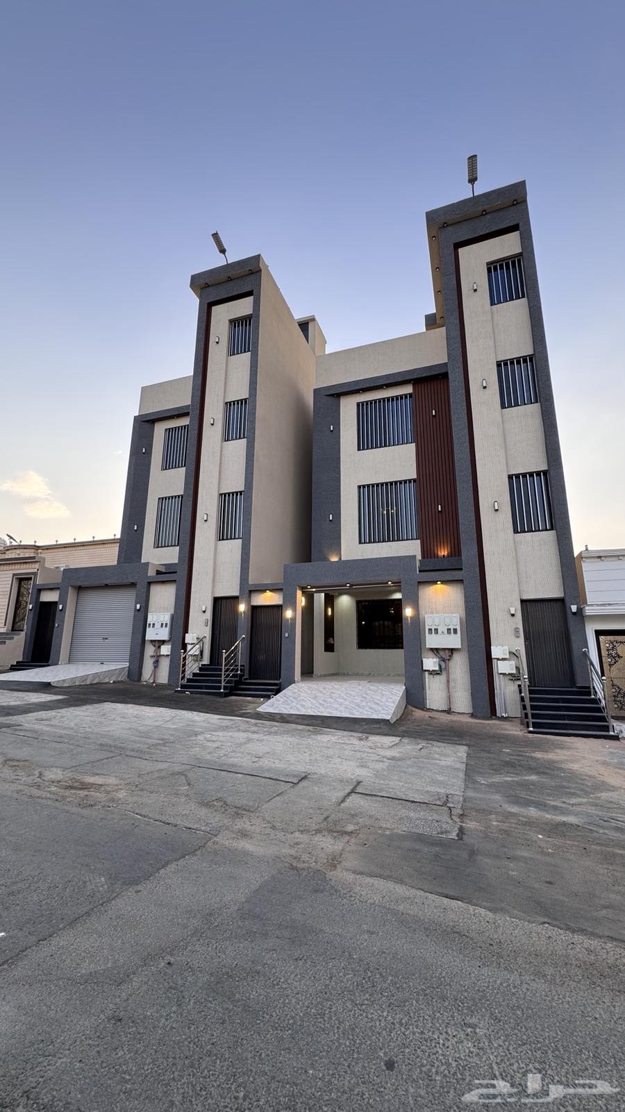 للبيع شقه 6 غرف vip مع سطح من 500 الف حى دره الموسى64225261836929111