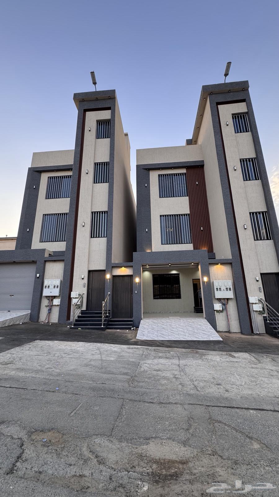 للبيع شقه 6 غرف vip مع سطح من 500 الف حى دره الموسى64225261836929110