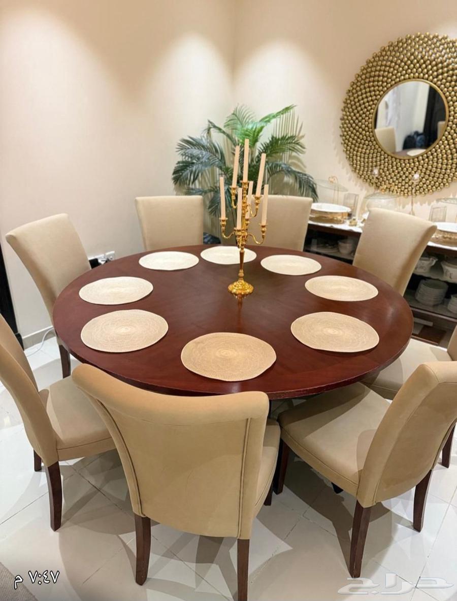 A very luxurious circular dining table purchased from Al Mutlaq for sale64216706401027110