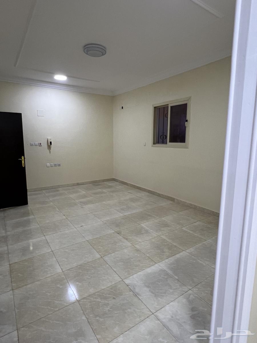 للايجار دور ارضي فالمجمعه حي المستقبل64217161256705112