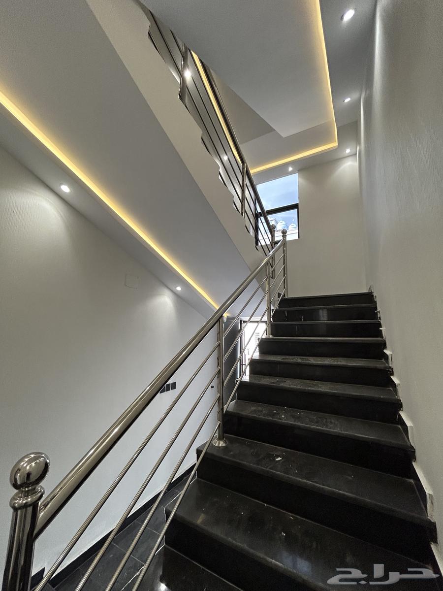 للبيع شقق فاخرة موقع متميز حي الإسكان وسط الخدمات 520 الف64225261785603114