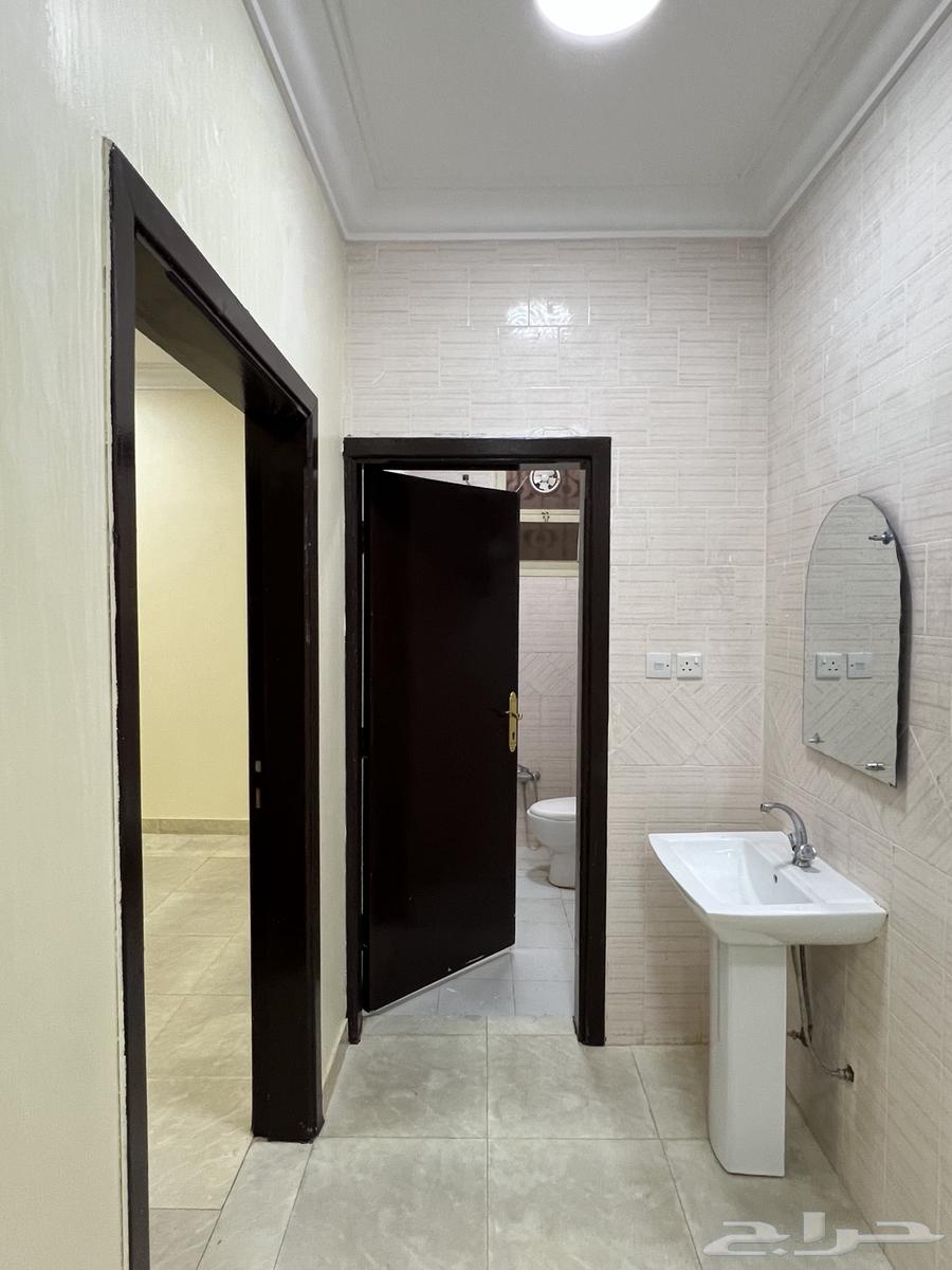 للايجار دور ارضي فالمجمعه حي المستقبل64217161256705113