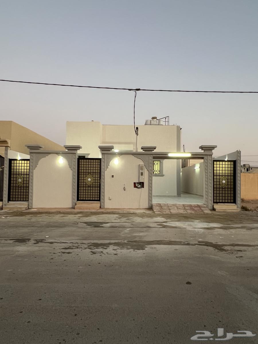 للايجار دور ارضي فالمجمعه حي المستقبل64217161256705110