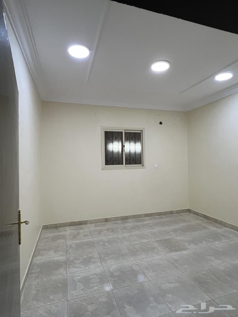 للايجار دور ارضي فالمجمعه حي المستقبل64217161256705114