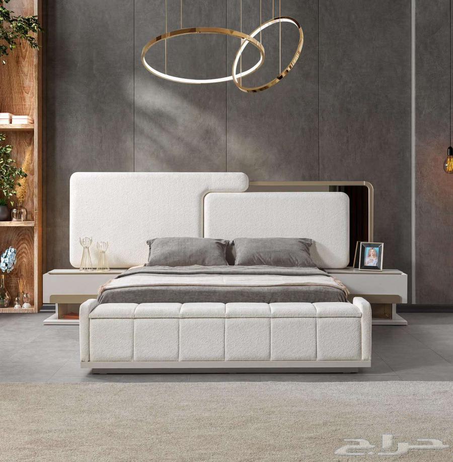 Installing a bed closet, towel rack, steamer64216704992641111