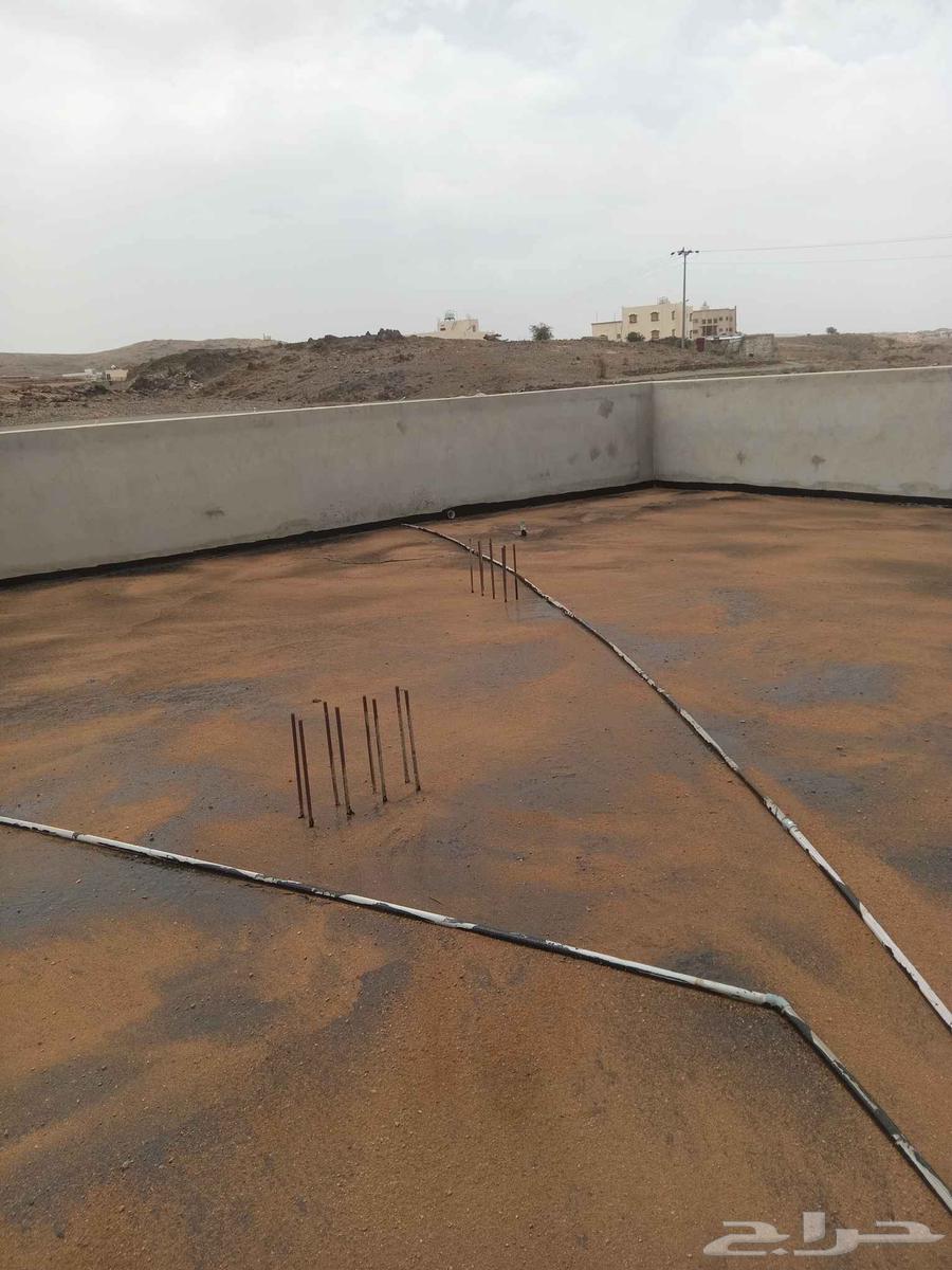 Tar-based waterproofing against rain on the foundation, hangar, bathrooms, and kitchen64216946645889113