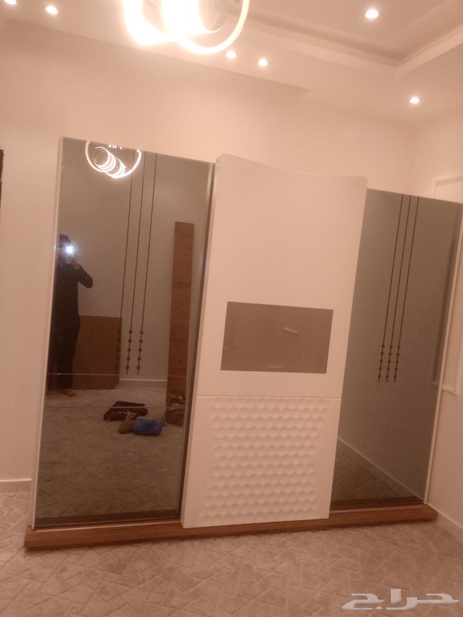 Installing a bed closet, towel rack, steamer64216704992641113