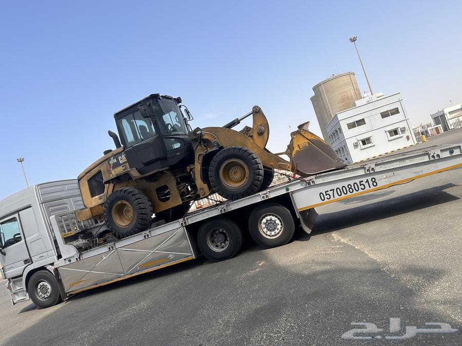 Loubd Maxx with a towing mechanism for transporting large vehicles and equipment64217408940545114