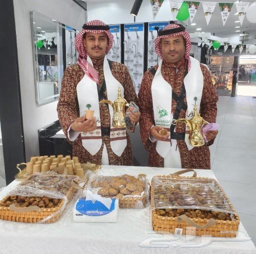 Coffee server and water pipe preparer and host64225271637250111