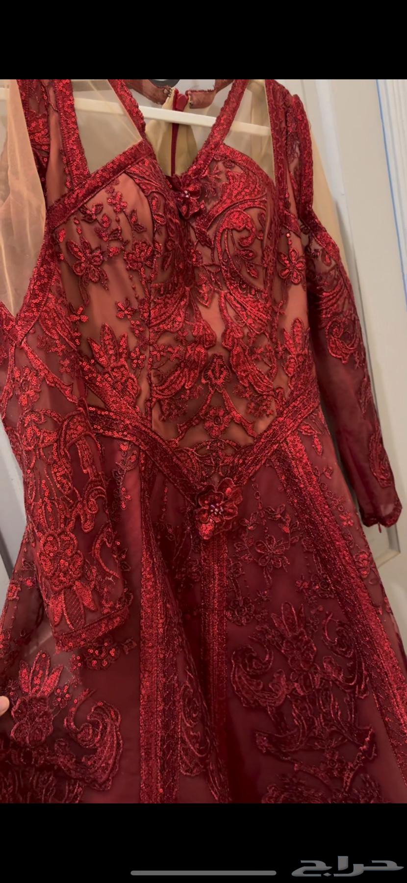 فستان او فساتين واحد من فؤاد سركيس والثاني من بيرلا64225271482241113