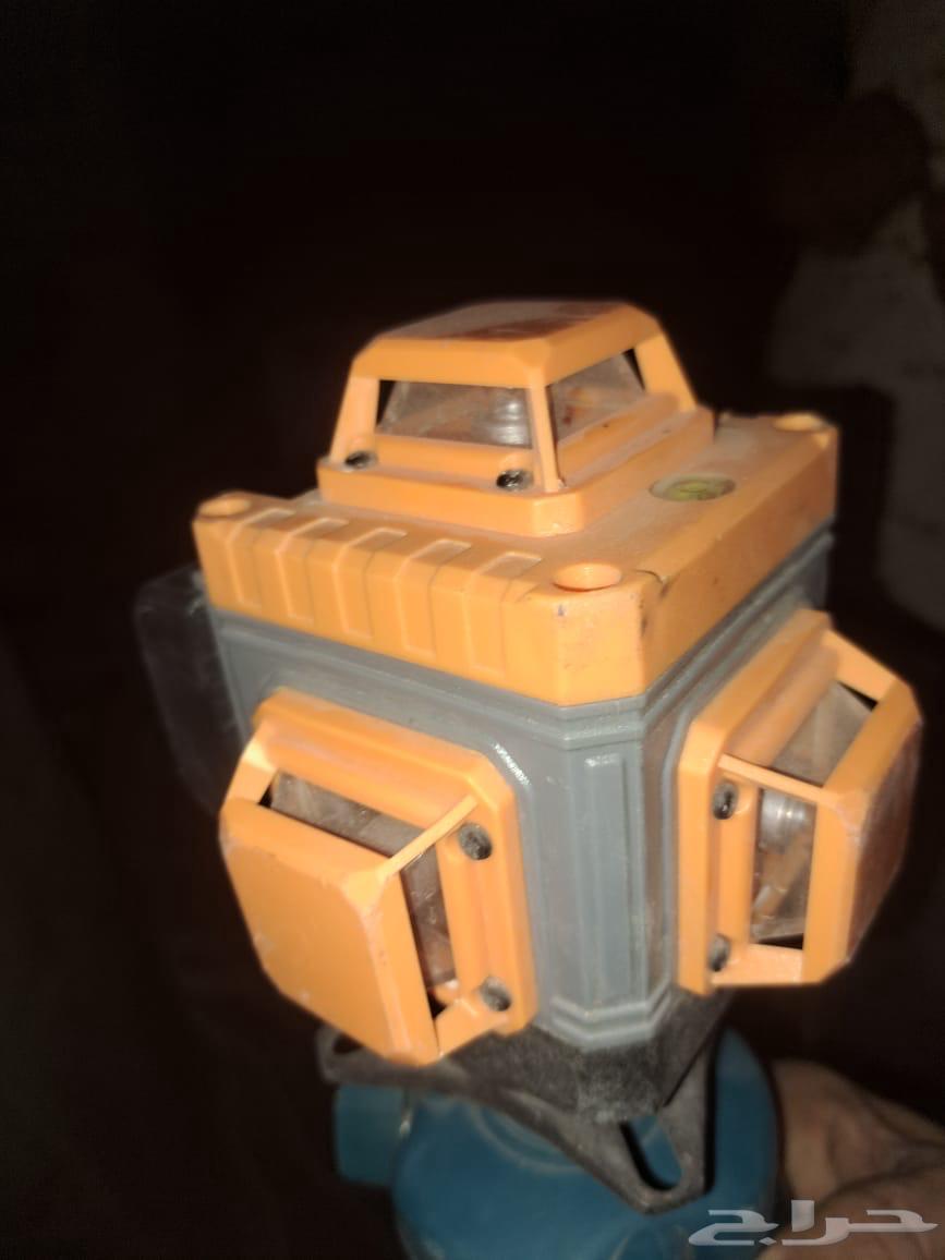 كهربائي محترف مع فريقه64225270802562110