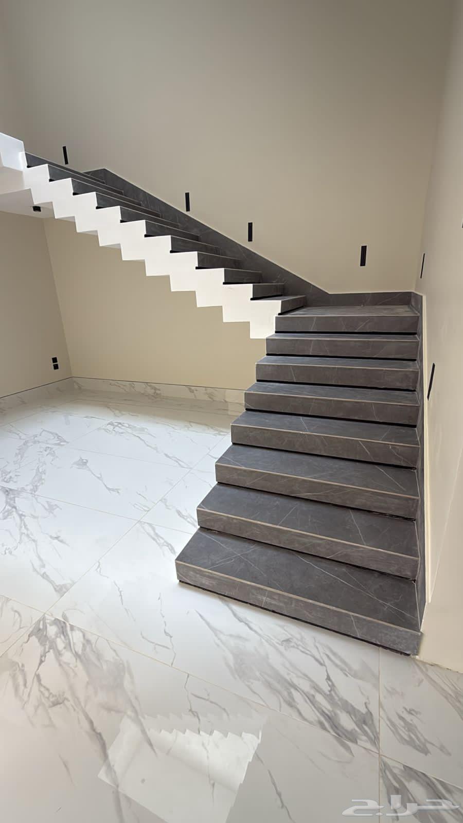 Tile Master. Ceramicist64217644880001111