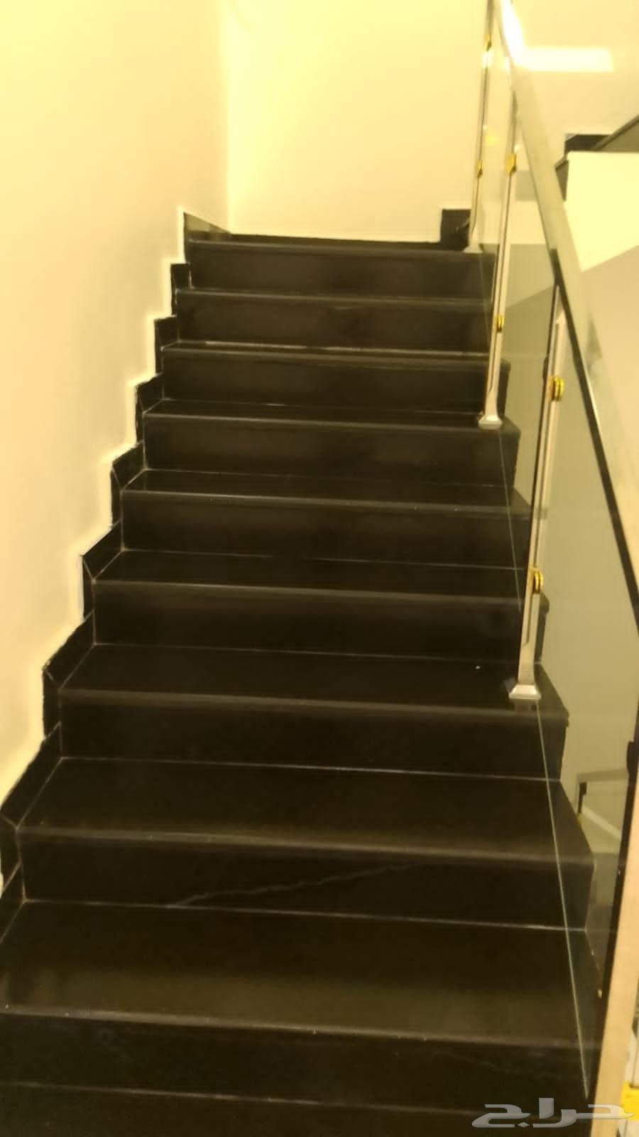 جلي بلاط وتنظيف شقق ومنازل وفلل غسيل مجالس سجاد وخزانات وعزل64225644075265113