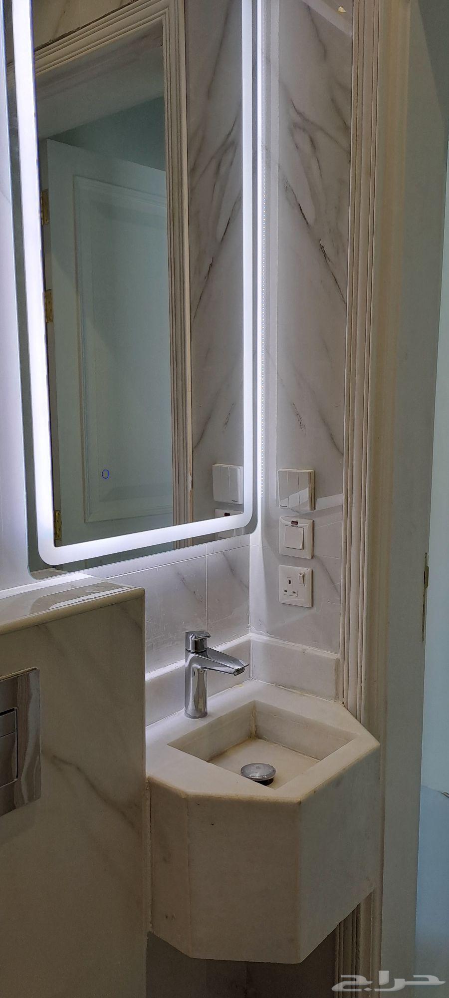 Marble sinks execution including mirror64217169678082113