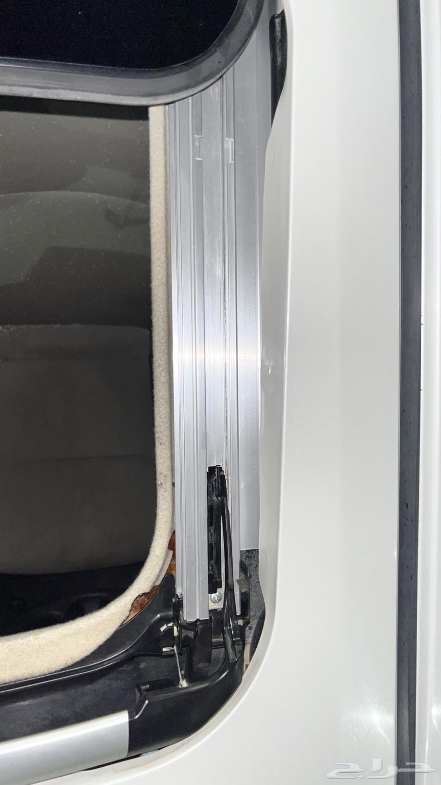 إعلان لخدمة تنظيف فتحات السقف64239761107330110