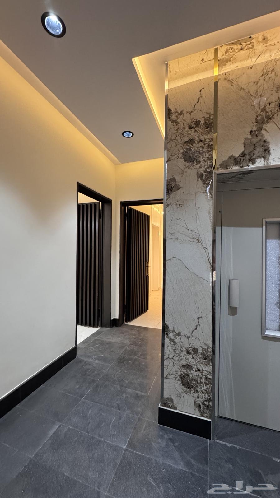 للبيع روف علوى مع ملحق مداخل مستقله من 600 الف64239752212867113