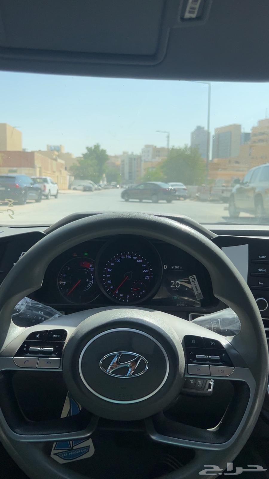 Passengers from Riyadh to the south walk in the afternoon.64228824237571110