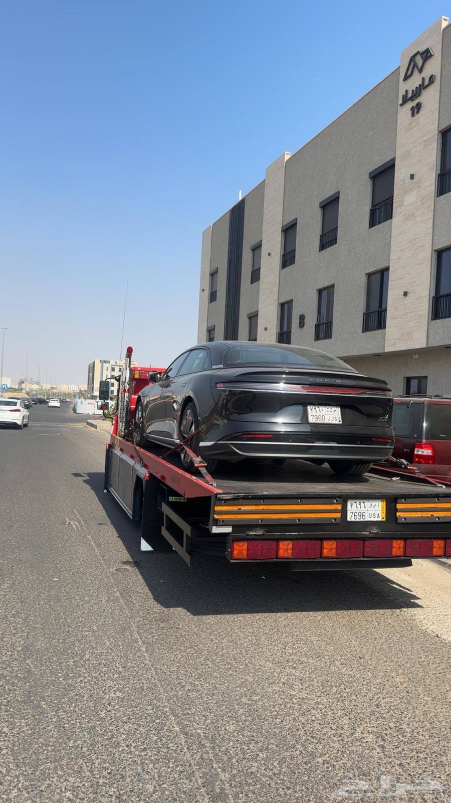 Trailer going from the city to Al-Qassim and returning empty64229383173761111