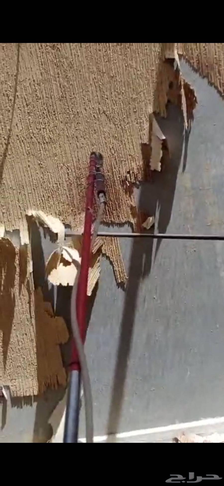 تنظيف حجر بالماء وتحريق بويا64229383456898112