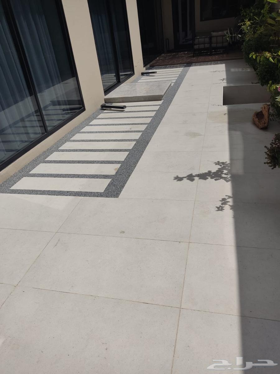 Breaking floor marble64228465780739113