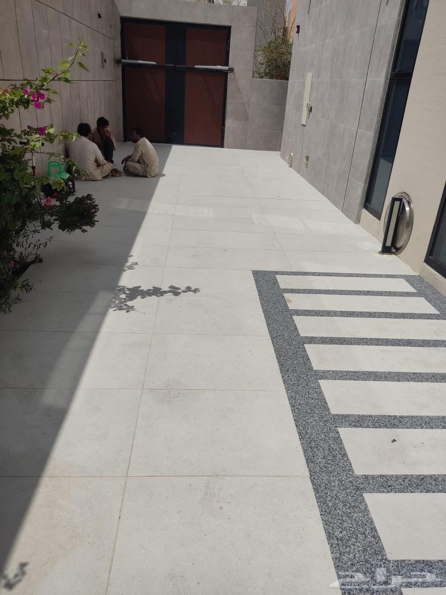 Breaking floor marble64228465780739114