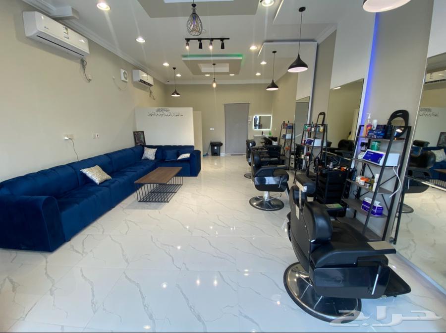 للبيع صالون حلاقه بكامل اغراضه واوراقه جديده64239752337281110