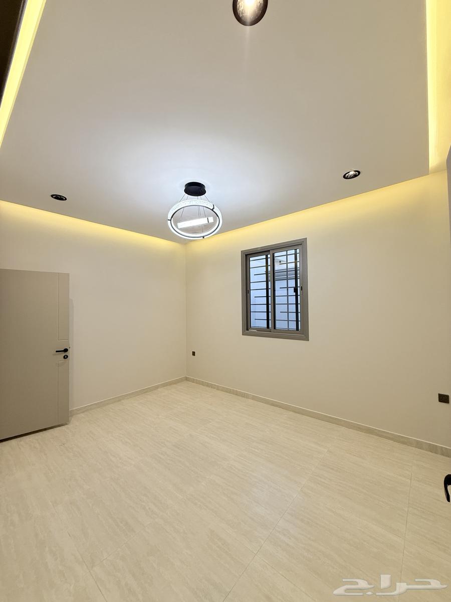 للبيع شقه علويه بسطح خاص بالقرب من نادي ضمك بسعر470الف64228628983171114