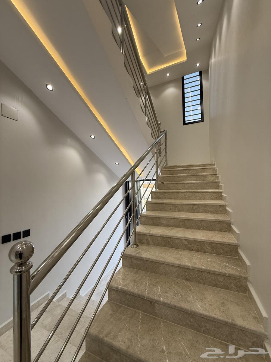 Top floor apartment for sale with internal and external staircase, located in northern upscale area for only 650,00064228265327363113