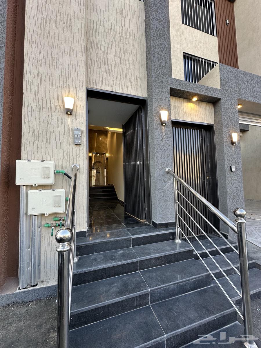 للبيع شقق علويه6غرف بمصعد وسطح خاص قرب الخدمات500الف64239751981057111